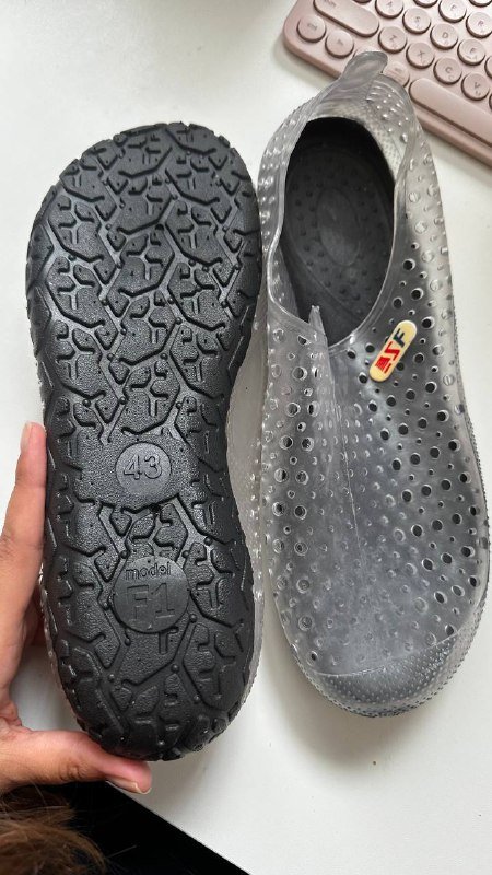 Комплект шапочка и шарфик, противень с решеткой, эспандер, ремешок для часов, перчатки для спорта, мужские аквашузы 9