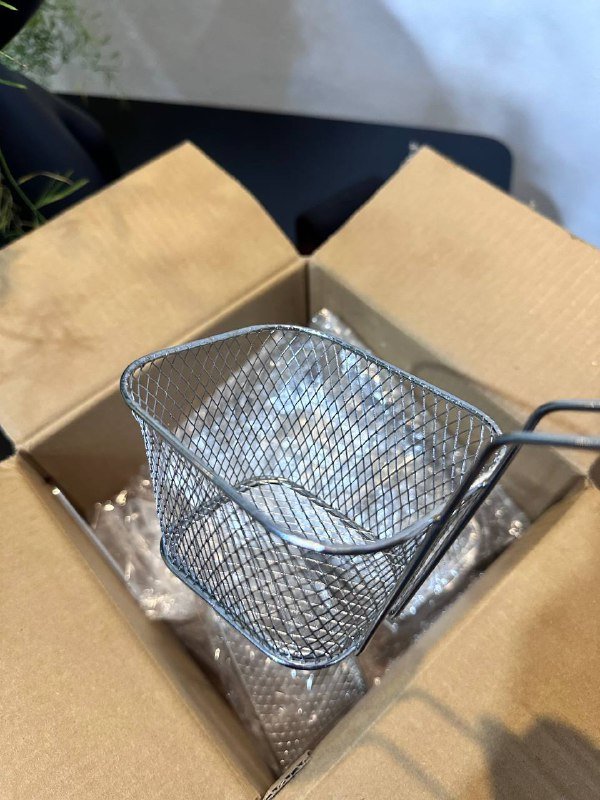 Cocktail shaker, beer dispensers, frying baskets, tea pots 3