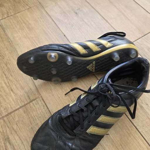 Adidas ბუცები