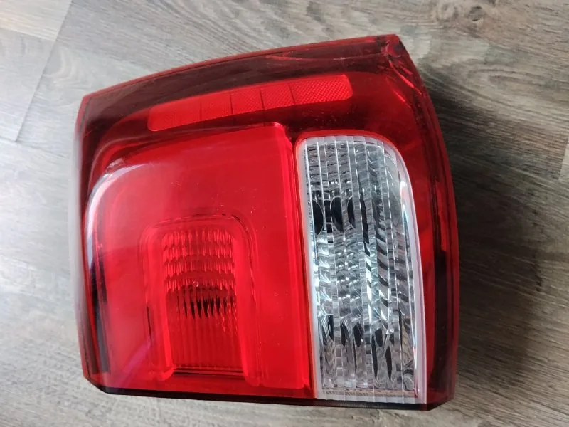 Задний правый фонарь Kia Sorento 2 XM FL 1