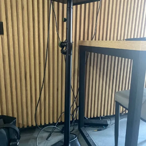 Колонки ADAM Audio A7V, стойки