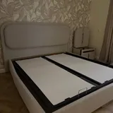 Кровать, две тумбочки 2