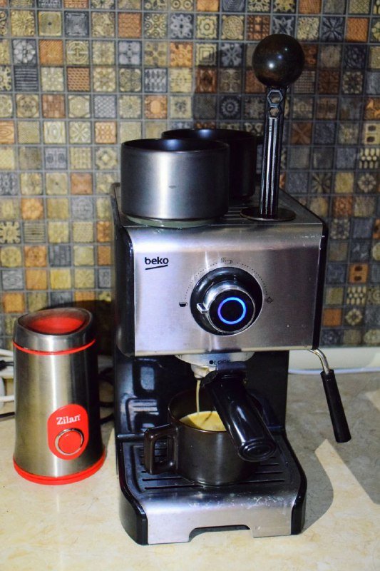 Кофемашина Beko Manual Espresso Machine CEP5152B с кофемолкой и кружками