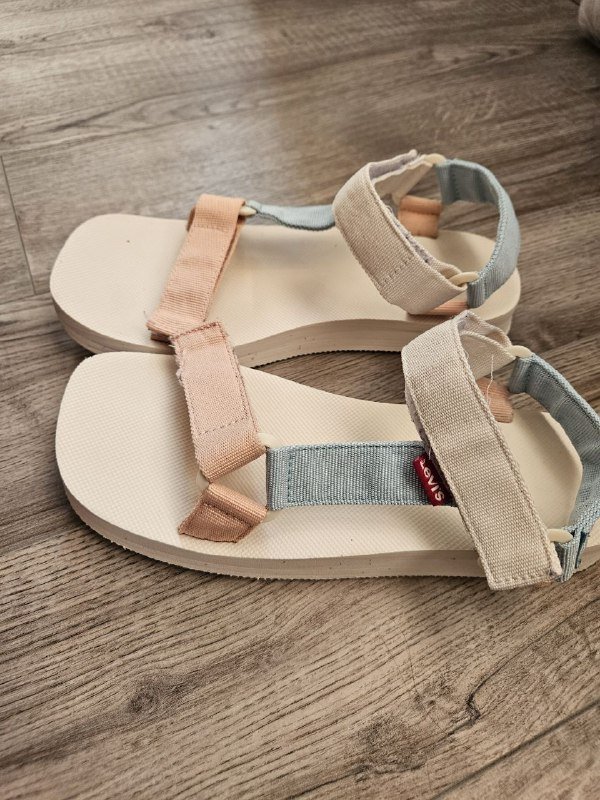 Женские сандалии Levis 2