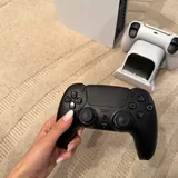 PlayStation 5 Pro, два джойстика, подставка с зарядкой 4