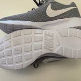 Кроссовки Nike Tanjun 2