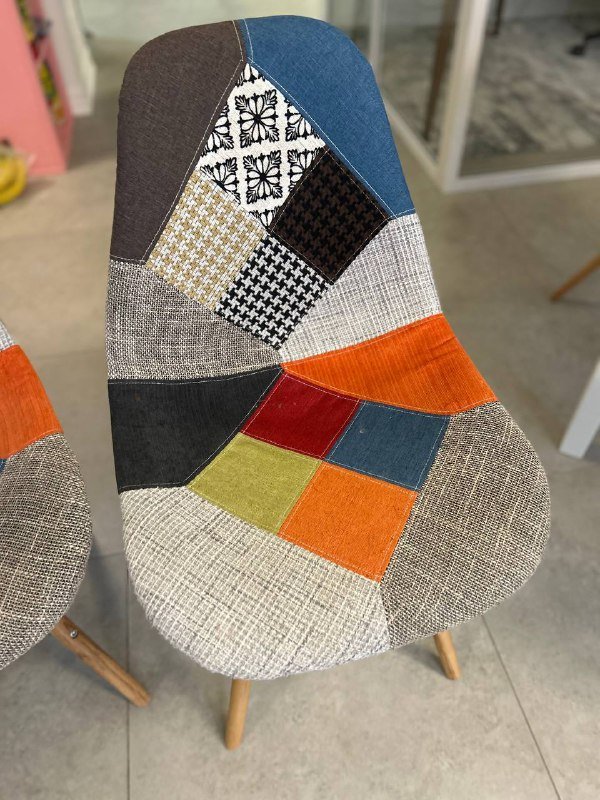 Два кресла, три стула 4