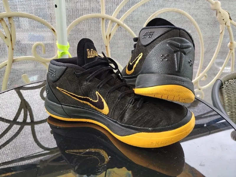 Баскетбольные кроссовки Kobe AD Black Mamba 1