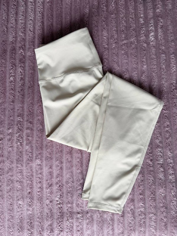 Бюстгальтеры и леггинсы женские XS, S 3