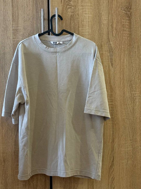 Базовая футболка UNIQLO размеры M и S