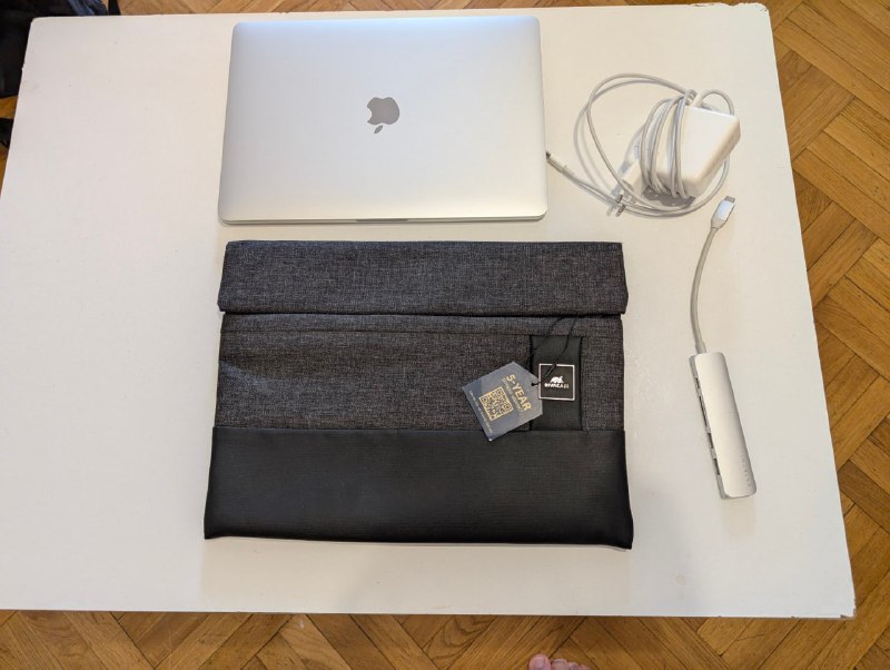 MacBook Pro 13 M1 16/256, переходник, зарядник, чехол 1