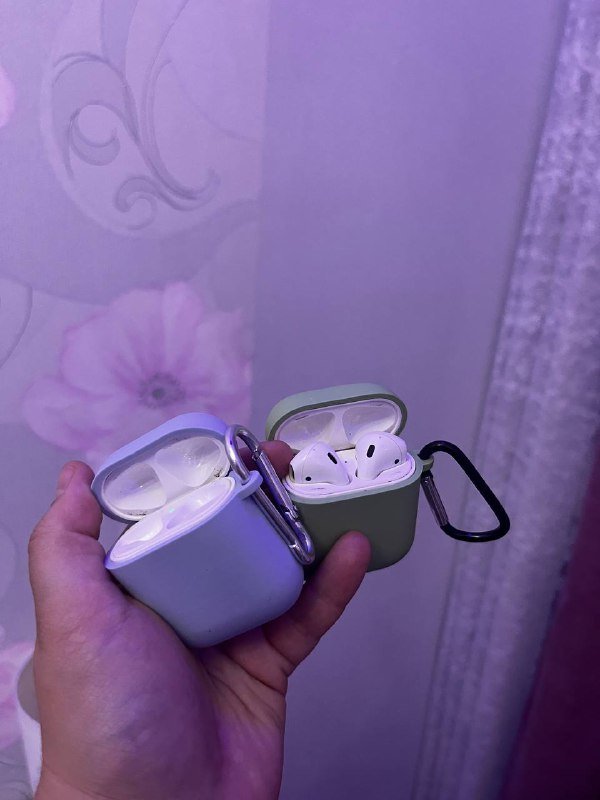 Наушники AirPod 2, 2 кейса, чехлы