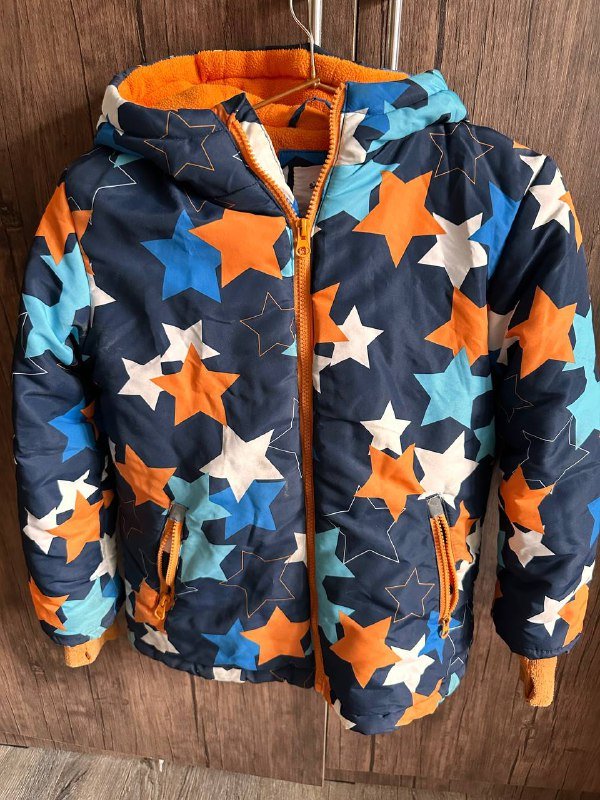 Детская куртка с разноцветными звездами 140 см