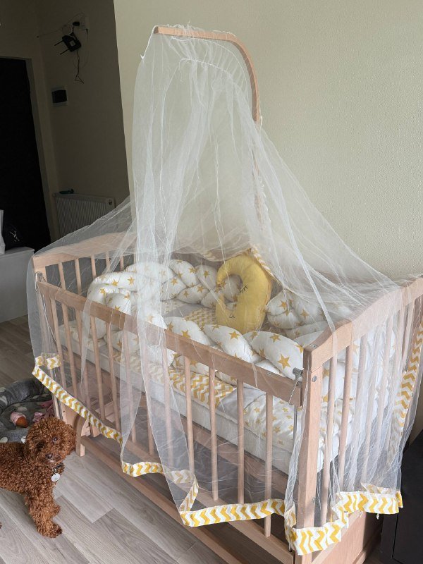 Детская деревянная кроватка с комплектом