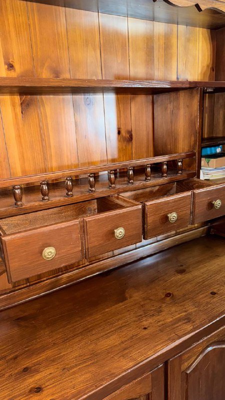 Старинный шкаф после реставрации 2