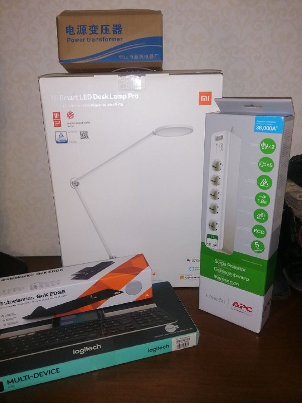 Электрический стол VARI с рабочим местом и аксессуарами 6