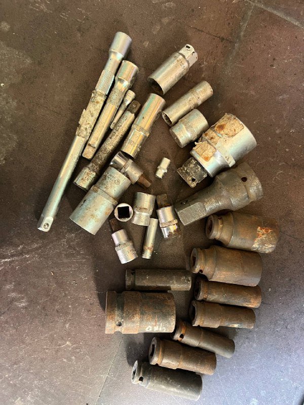 Станок, углекислородный баллон, зарядка, динамометрический ключ, набор головок с трещеткой, набор головок, вороток, набор инструментов, набор ударных головок, мультиметр клещи 9