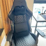 Игровой монитор AOC 27" Q27G2E, кресло HyperX, перчатки Venum, футы 6