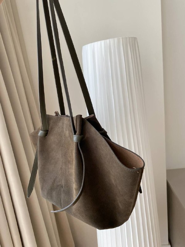 Замшевая сумка, сандали 38, сандали на платформе 37, маска Estel, джинсы Stradivarius
