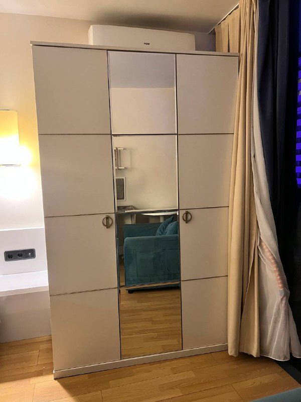 Полка-стеллаж, трехстворчатый шкаф с зеркалом 2