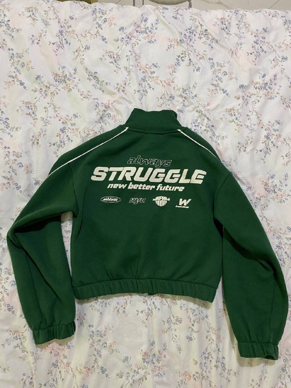 Кружевной топ, мини-юбка, шорты, бейсболка, вечернее платье, платье в линейку, свитер, свитшот 10