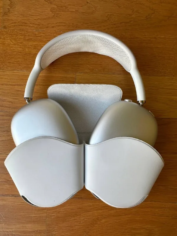 Apple AirPods Max Silver 1