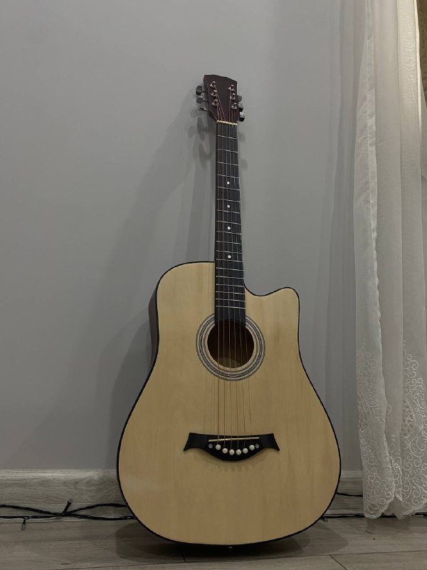 Комплект из 8 гитар с аксессуарами