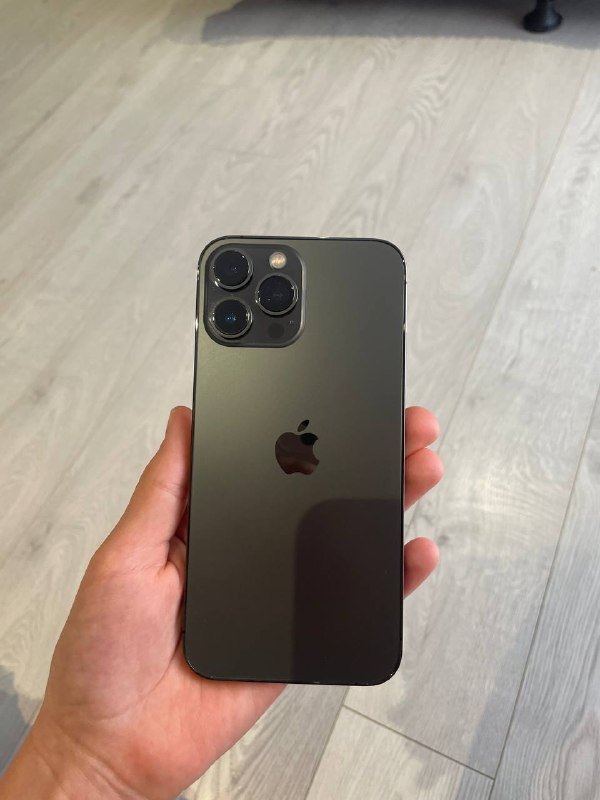 iPhone 13 Pro Max 512 ГБ чёрный с чехлами