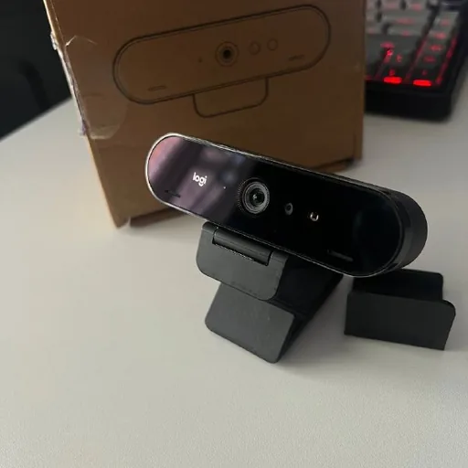 Вебкамера Logitech Brio Ultra HD, свет, штатив