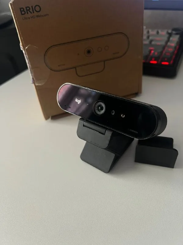 Вебкамера Logitech Brio Ultra HD, свет, штатив 1