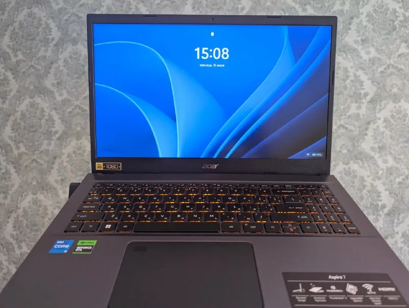 Acer Aspire 7 ноутбук 1