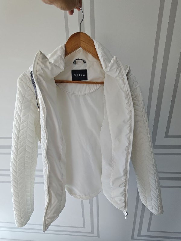 Женская куртка утеплённая, лёгкая, непромокаемая 2