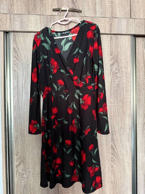 Платья размеры M-L черное и с цветами 3