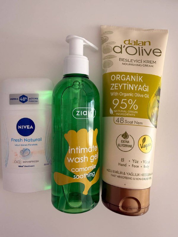 платье, косметика, вязальные нитки, фоторамки, банданы, настольная лампа, духи 5