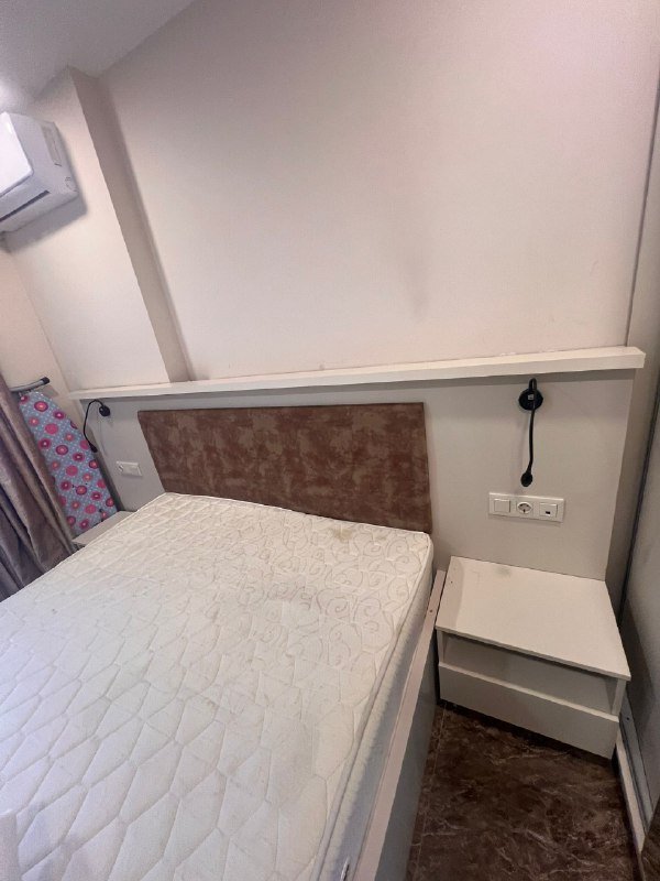 Кровати с тумбочками, микроволновка, телевизор смарт, шкафы, комплект для ванной, стол и 4 стула, холодильник 7