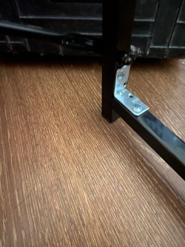 Стол из МДФ с металлическим каркасом 5