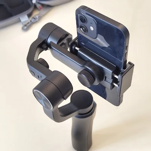 Трёхосевой стабилизатор Zhiyun Smooth для телефона