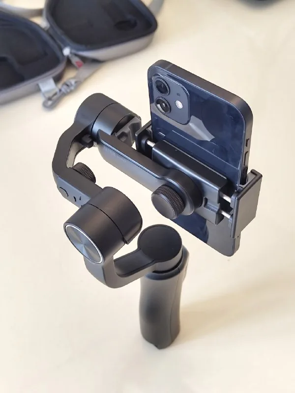 Трёхосевой стабилизатор Zhiyun Smooth для телефона 1