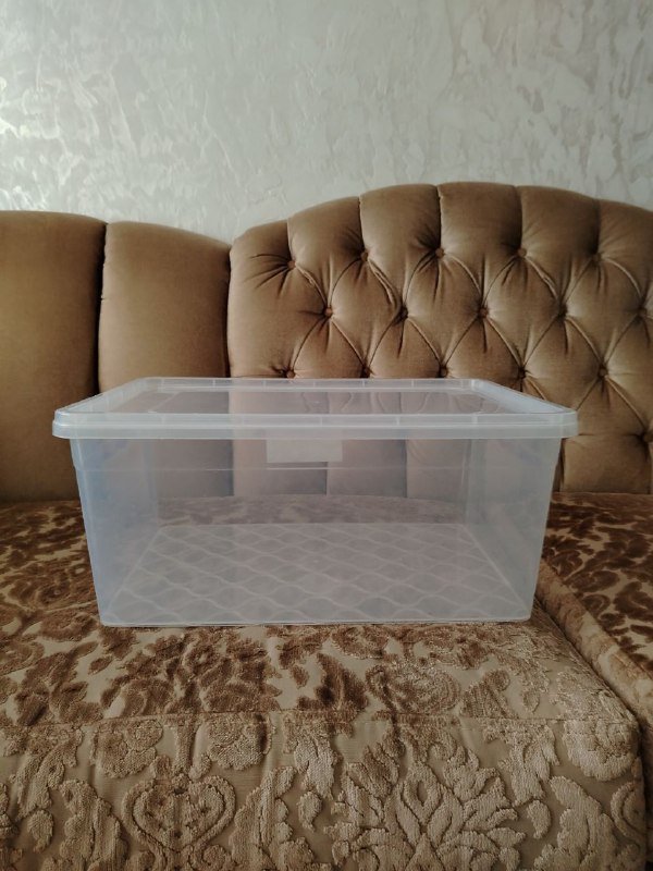 Пластиковый контейнер большой 2