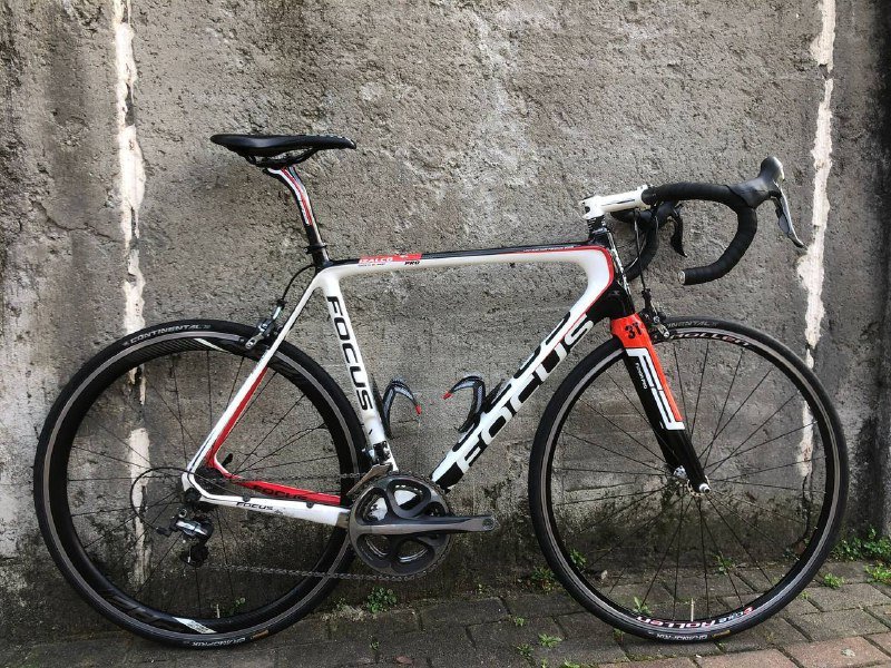 Велосипед шоссейный Focus Izalco PRO