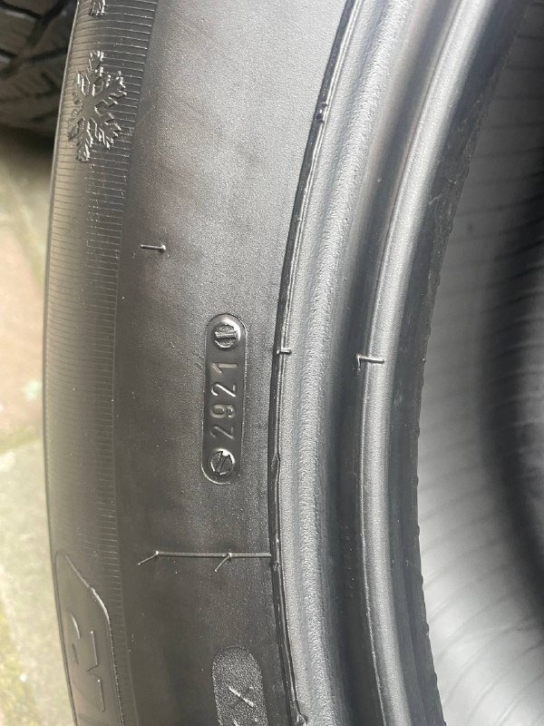 Комплект зимней резины 235-60 R18 4