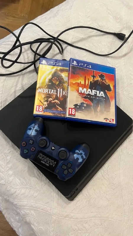 PlayStation 4, контроллер, две игры