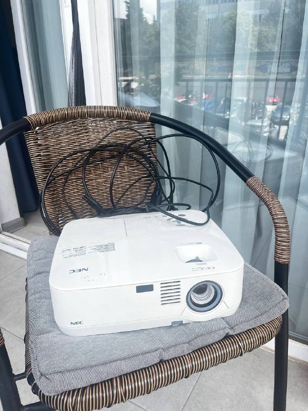 NEC NP400 LCD Projector