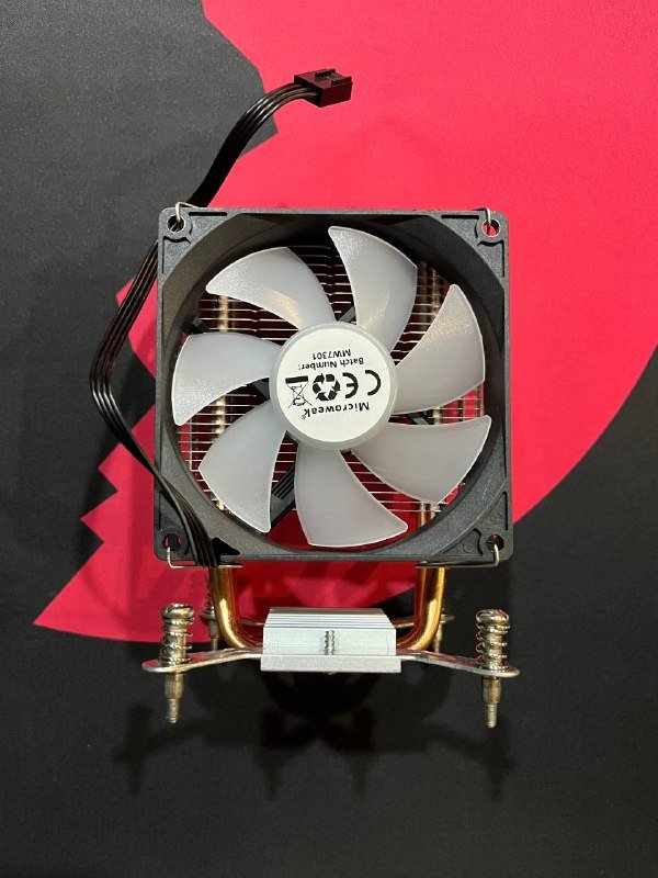 Материнская плата Gigabyte, процессор Intel Core i5-9400F, память Kingston и Micron DDR4, корпус Micro-ATX, кулер Microweak PWM RGB 7