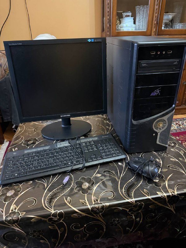 Компьютер, самокат, диски машины