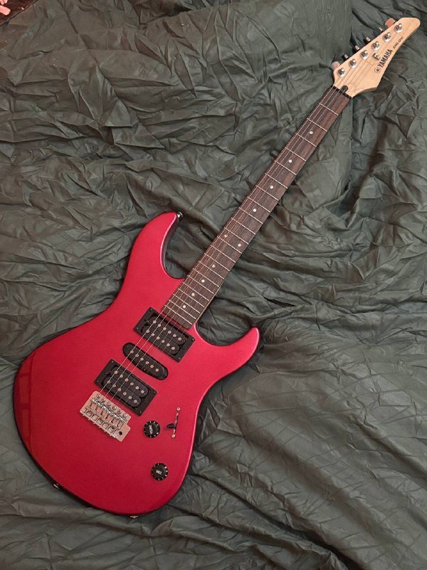 Электрогитара Yamaha ERG 121C с усилителем