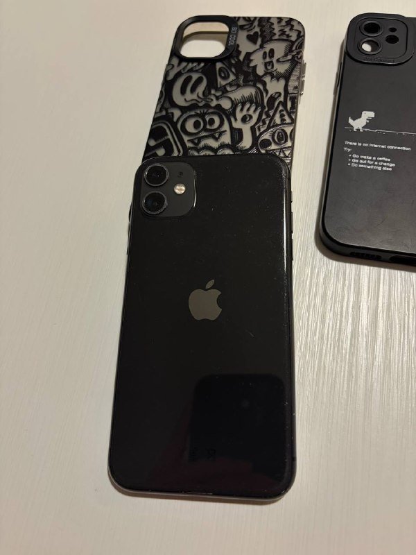 iPhone 11 128GB с чехлами 2