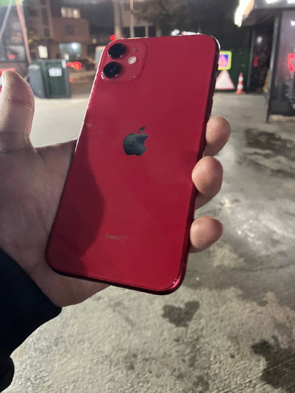 iPhone 13mini 128GB Blue, iPhone 11 64GB Red 4