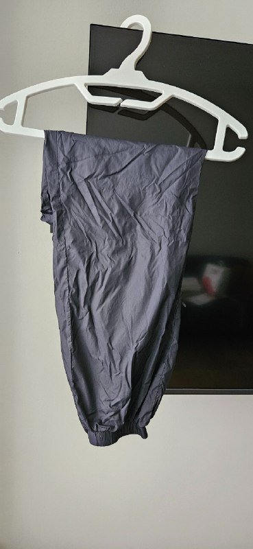 Пакет женской одежды размера S и бейсболка 10