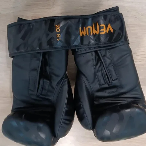Боксерские перчатки Venum 16 OZ